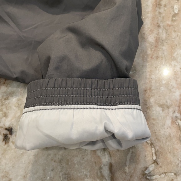 Boys XXL Under Armour Jacket - Picture 14 of 14